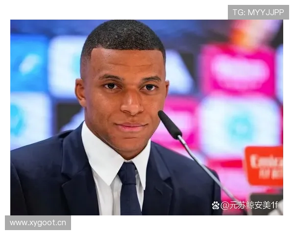 姆巴佩这娃儿，训练场上像机器人，生活里却比我们钱包还瘦哎！