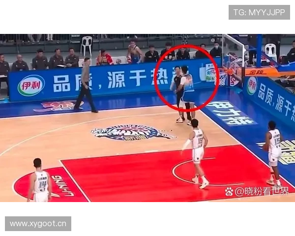 篮球比赛中球员犯规离场规则详解：六次犯规真的会被罚下场吗？